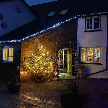 The Thelbridge Cross Inn Crediton Exterior photo
