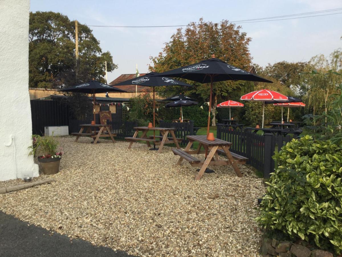 The Thelbridge Cross Inn Crediton Exterior photo