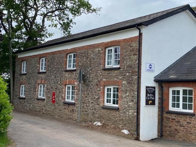 The Thelbridge Cross Inn Crediton Exterior photo